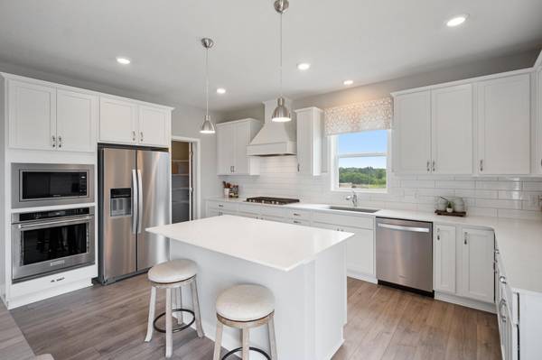2072 Kestrel DR, Shakopee, MN 55379