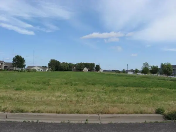 1412 Elsie DR, Glencoe, MN 55336