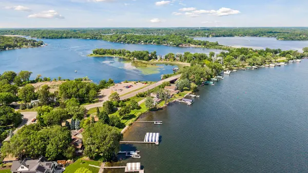 36XX N Shore DR, Wayzata, MN 55391