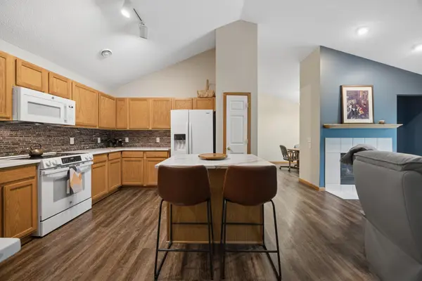 210 Heritage LN, Circle Pines, MN 55014