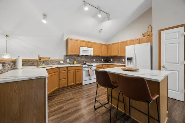 210 Heritage LN, Circle Pines, MN 55014