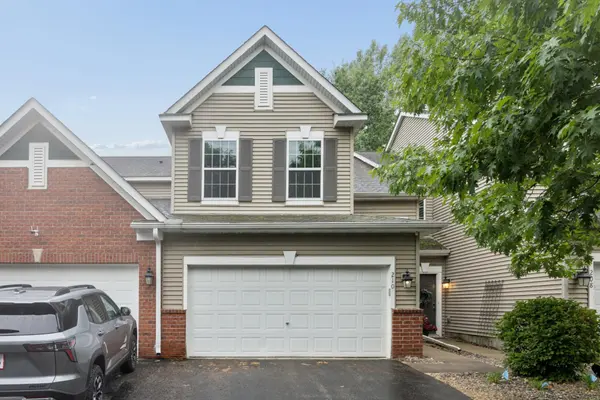 210 Heritage LN, Circle Pines, MN 55014