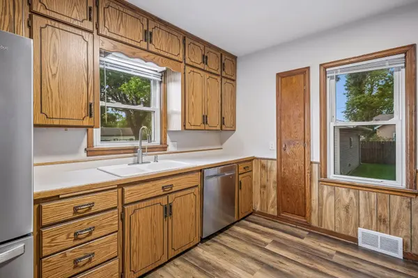 213 Queen AVE NW, Silver Lake, MN 55381