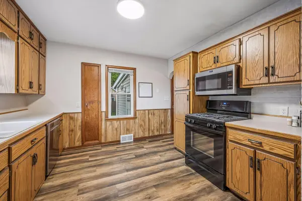 213 Queen AVE NW, Silver Lake, MN 55381