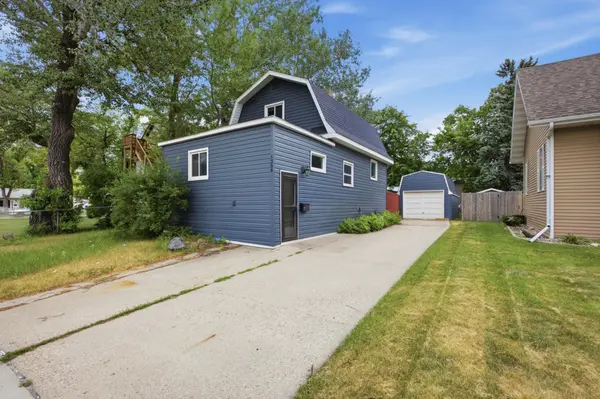 1306 18th ST S, Fargo, ND 58103