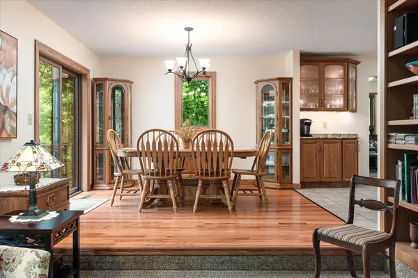 1184 Crescent Hills DR, La Crescent, MN 55947
