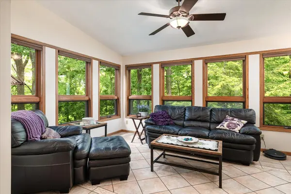 1184 Crescent Hills DR, La Crescent, MN 55947