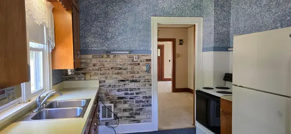 212 E 5th ST, Albert Lea, MN 56007