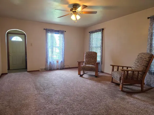321 Sioux ST, Holland, MN 56139