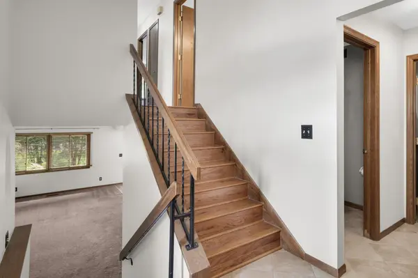 7111 Robinwood Bay, Woodbury, MN 55125