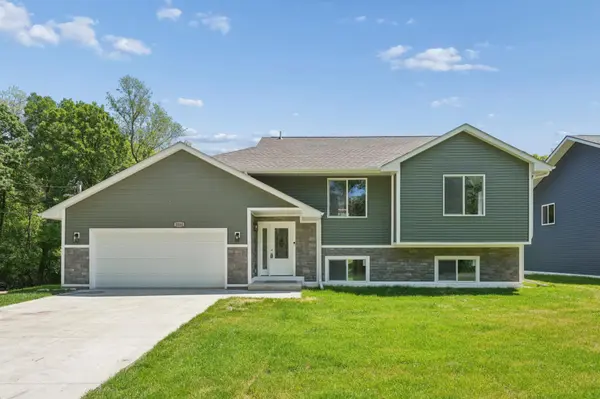 1886 Desoto ST N, Maplewood, MN 55117