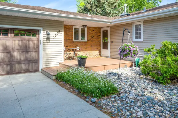 3308 Elm ST N, Fargo, ND 58102