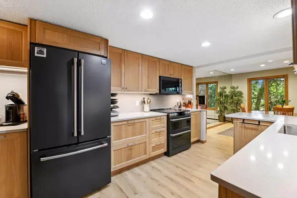 6051 Laurel AVE #112, Golden Valley, MN 55416