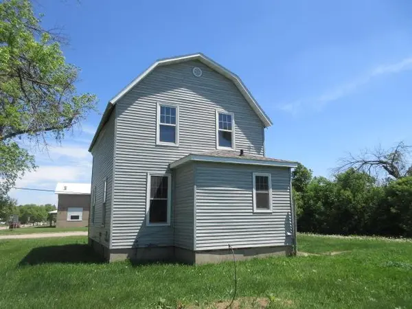 203 4th ST SW, Hillsboro, ND 58045