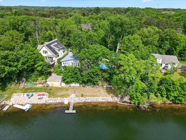 79 Long Lake RD, Mahtomedi, MN 55115