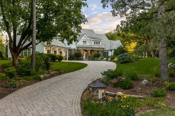 7317 Auto Club RD, Bloomington, MN 55438