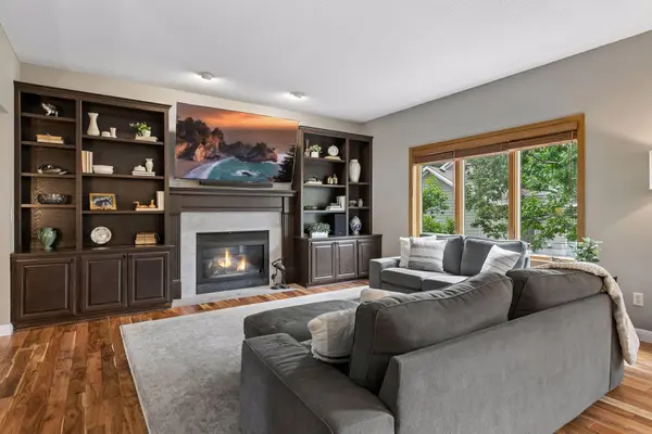 3794 Smithfield Curve,  Woodbury,  MN 55129