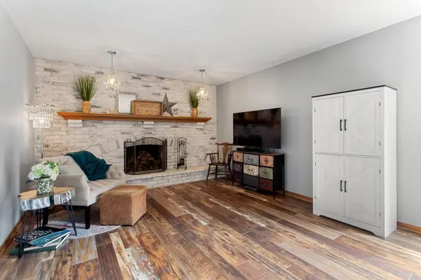 864 Winterberry CT, Woodbury, MN 55125