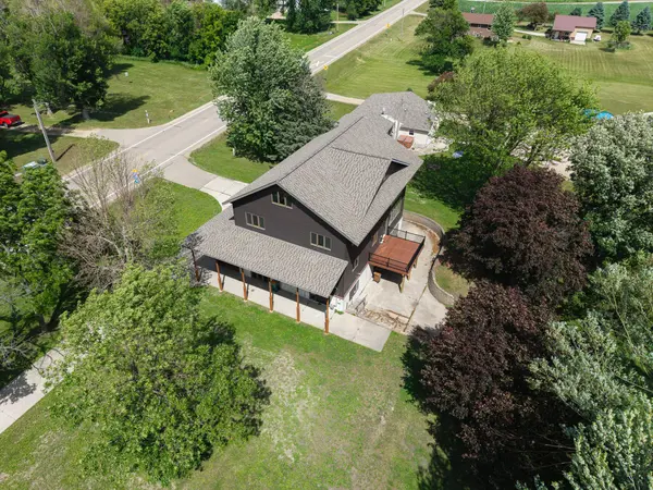831 2nd ST SW, Glenville, MN 56036