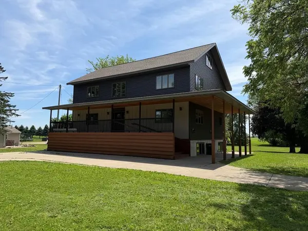 831 2nd ST SW, Glenville, MN 56036