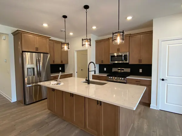 13789 Hollybrook CIR, Apple Valley, MN 55124