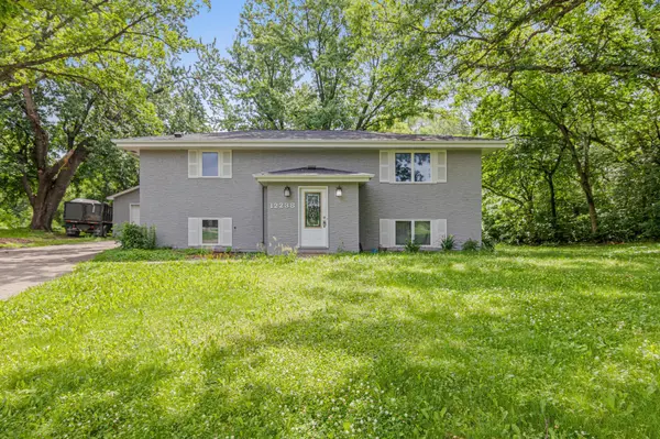 12238 S Robert TRL, Rosemount, MN 55068