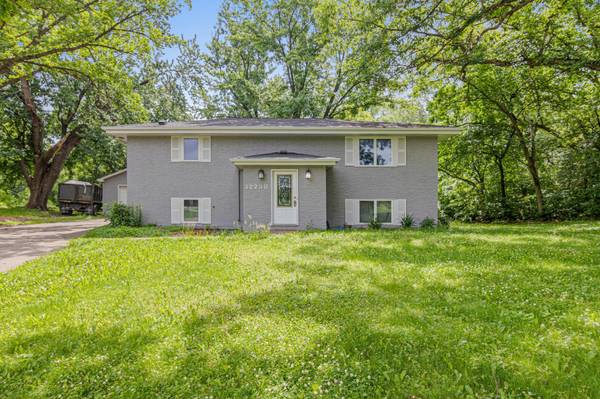 12238 S Robert TRL, Rosemount, MN 55068