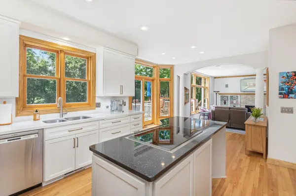 10051 Gristmill RDG, Eden Prairie, MN 55347