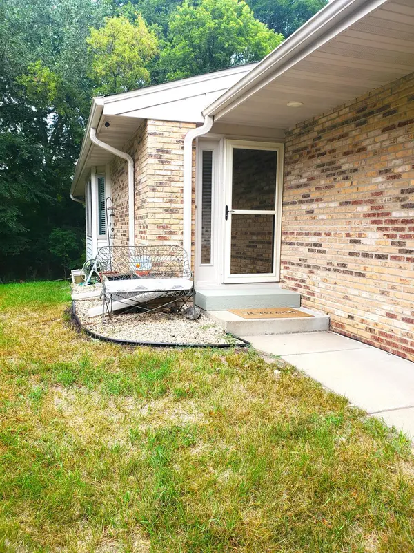 4504 Laramie TRL, Minnetonka, MN 55345
