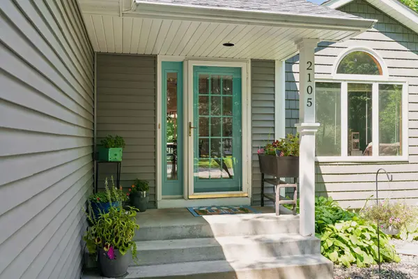 2105 Grimm RD, Chaska, MN 55318