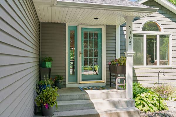 2105 Grimm RD, Chaska, MN 55318