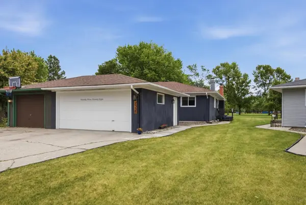 2328 Country Club Pkwy, Moorhead, MN 56560