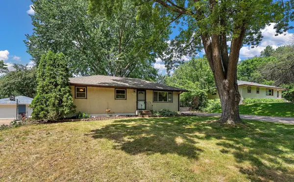 610 Grange AVE N, Oakdale, MN 55128