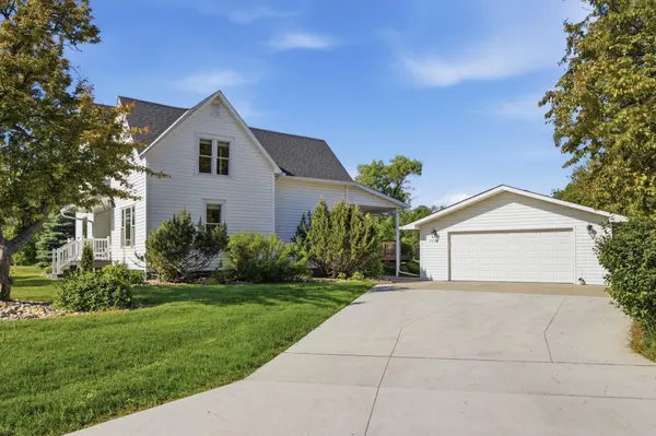 1323 S River DR, Moorhead, MN 56560