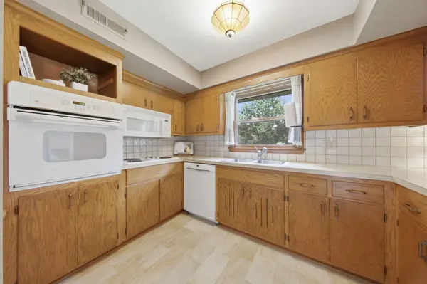 9532 Penn CIR, Bloomington, MN 55431