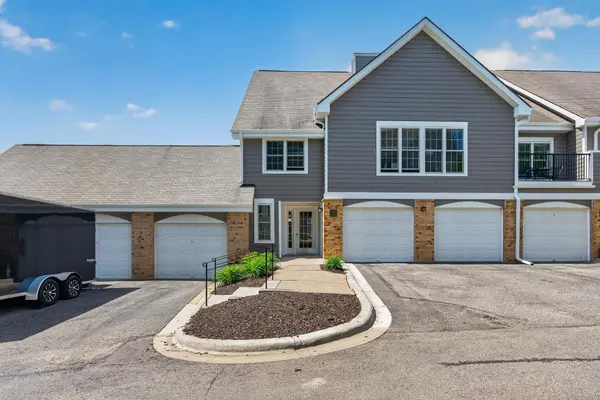 5988 Chasewood Pkwy #1, Minnetonka, MN 55343