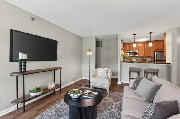5988 Chasewood Pkwy #1, Minnetonka, MN 55343