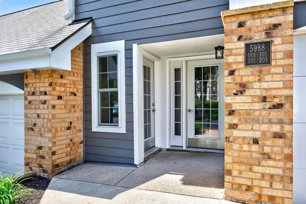 5988 Chasewood Pkwy #1, Minnetonka, MN 55343