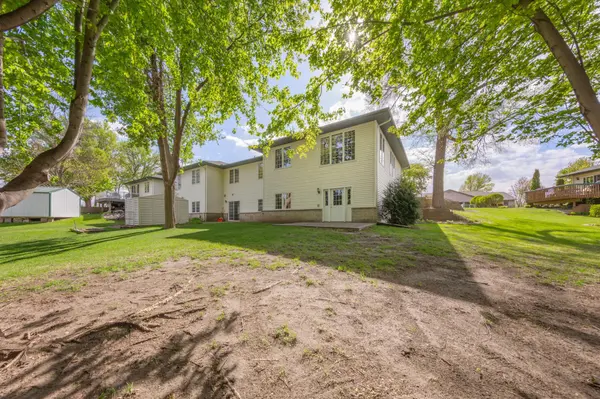 2129 Bard CT, Faribault, MN 55021