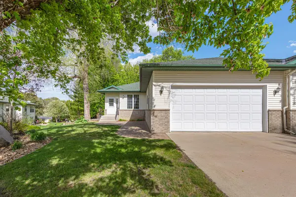 2129 Bard CT, Faribault, MN 55021