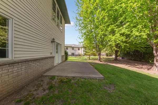 2129 Bard CT, Faribault, MN 55021