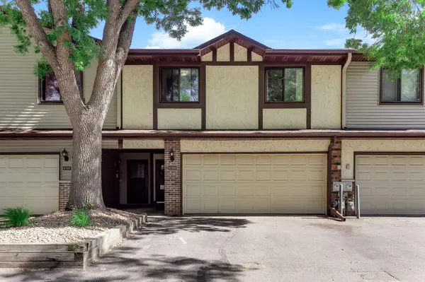 8709 Maplebrook Pkwy N,  Brooklyn Park,  MN 55445