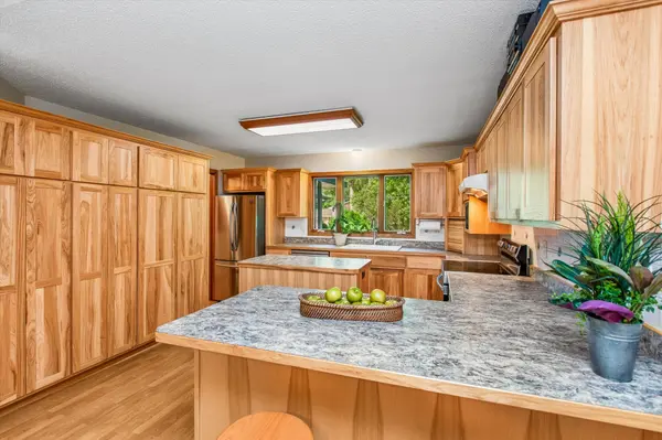 326 Warner AVE N, Mahtomedi, MN 55115