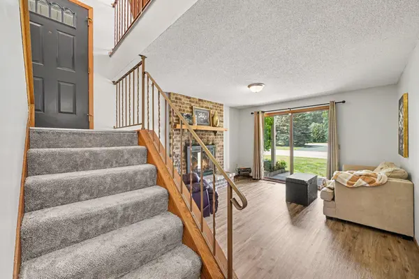 5654 Chatsworth ST N, Shoreview, MN 55126
