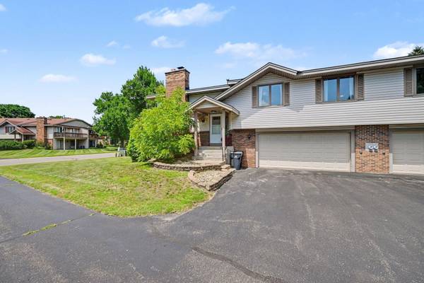 5654 Chatsworth ST N, Shoreview, MN 55126