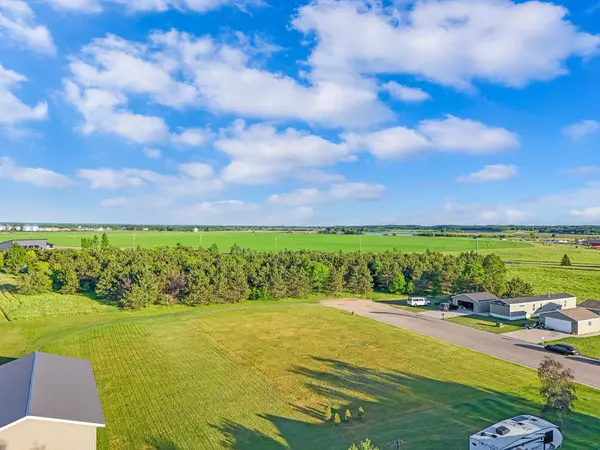 707 4th St SE, Perham, MN 56573
