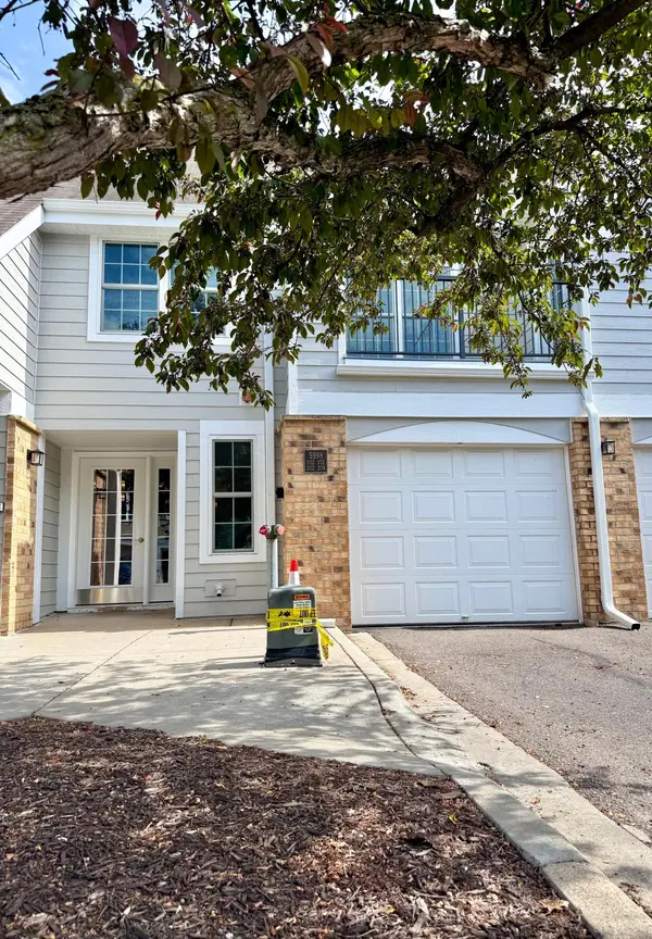 5998 Chasewood Pkwy #002, Minnetonka, MN 55343