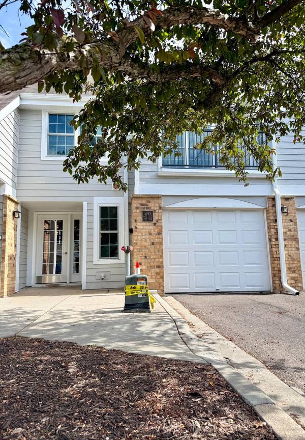 5998 Chasewood Pkwy #002, Minnetonka, MN 55343