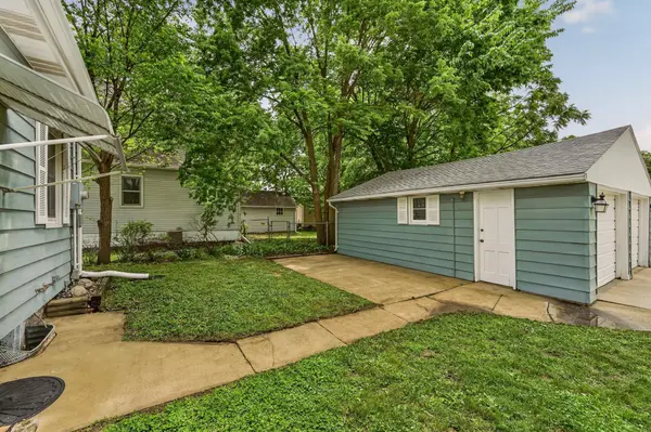 32 10th ST NW, Rochester, MN 55901