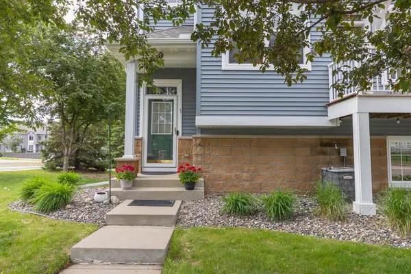 1691 Village TRL E #7, Maplewood, MN 55109